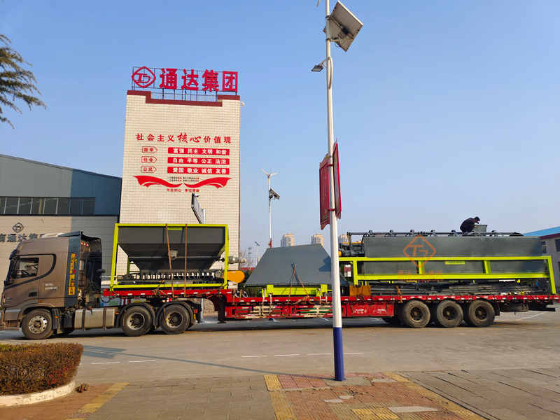 有機(jī)肥鏟車喂料機(jī)每小時(shí)產(chǎn)多少噸?