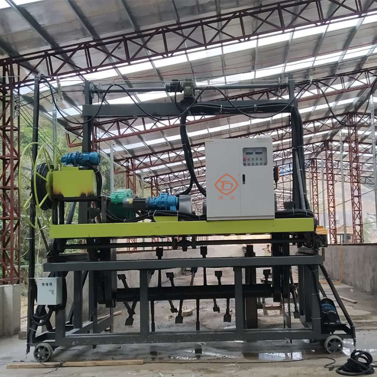 豬糞槽式軌道式翻堆機和自走式翻堆機有什么區別？哪個廠家好？多少錢一臺？ 